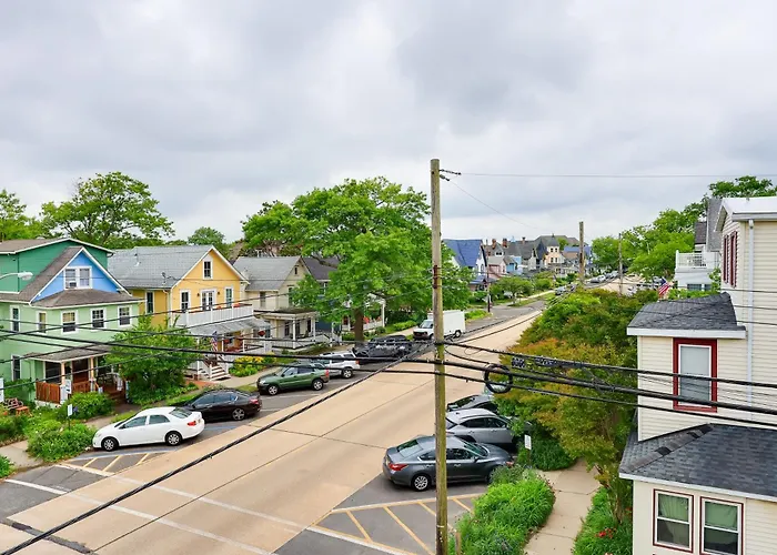 Walk To Downtown & Beach: Ocean Grove Apartment!