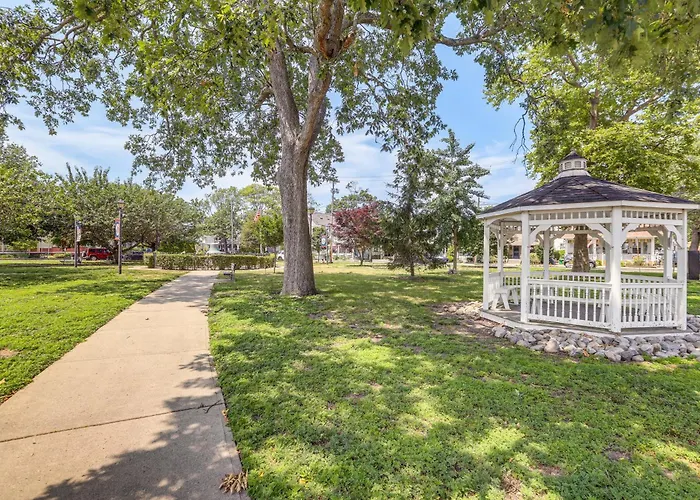 Stroll To Ocean Grove Boardwalk & Beach: Sleek Apt