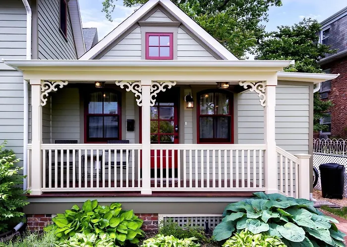 Beautiful & Romantic 1Br Cottage W/Beach Locker