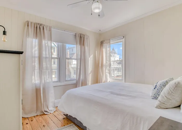 The 1889 Modern Victorian 6Br House Sunroom 1 Block To Sandy Beach Beach Badges Included Walk To Asbury Park Nightlife Dog Friendly