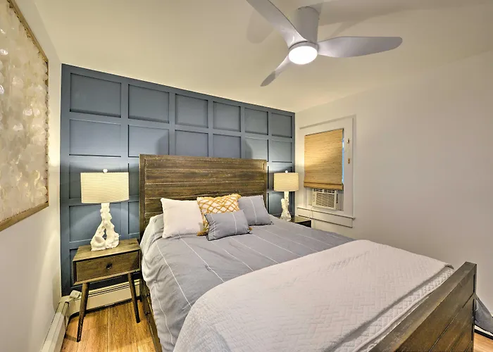 Ocean Grove Apt. W/ Balcony: 1 Block To The Beach!
